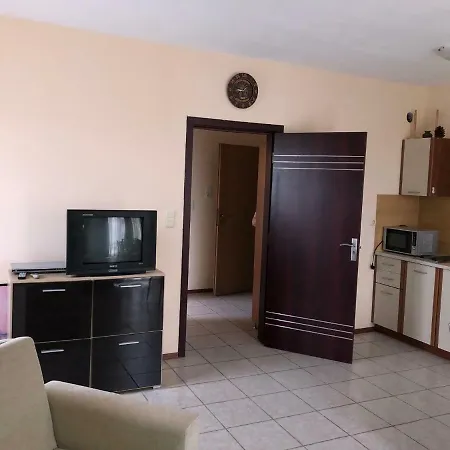 Ganz Real Estate 3 *